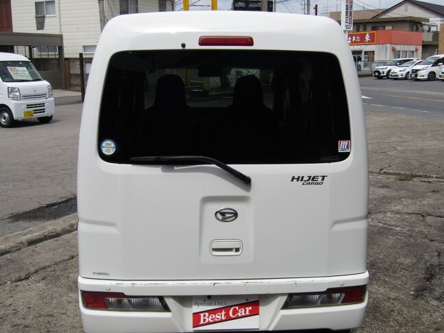軽自動車から大型車まであらゆる車の整備が自社工場で出来ます。車検・点検・整備などアフターフォローもお任せ下さい。