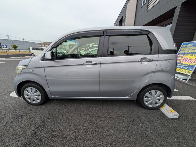 大好評のボディコーティングもご納車までに施工可能！雨染みや線傷など中古車だからと諦めていませんか？ピカピカの状態でお乗り出し頂けます！