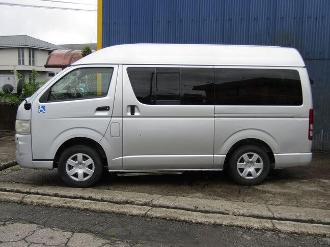 車椅子2基＋8人の10人乗り