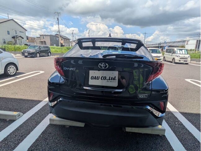 技術集団がお車を磨き、ツヤツヤのガラスコーティングを実現いたします。コーティングした車は洗車が楽になり塗装の色あせを防ぎ、車の価値を守ります。