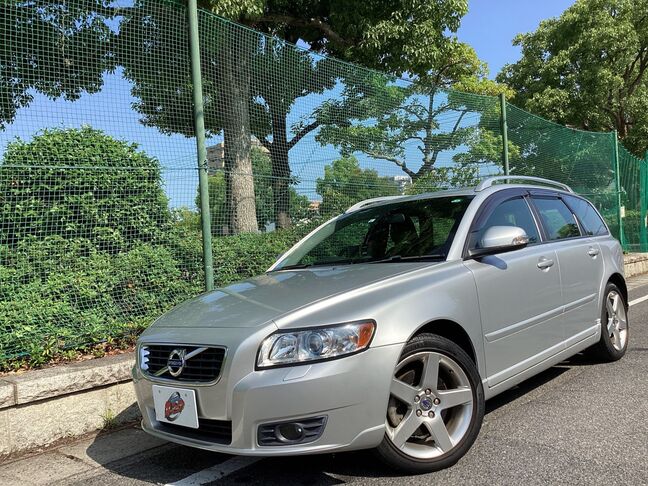 お買い得　20年式　31年8月まで　ボルボＶ５０　２，４ｉ_ＳＥ　９万ｋｍ　無事故　バックカメラ　クルコン　大変綺麗な車両です Ｖ５０（ボルボ）２．４ｉ Ｒデザイン（2008年2月）｜カタログから中古