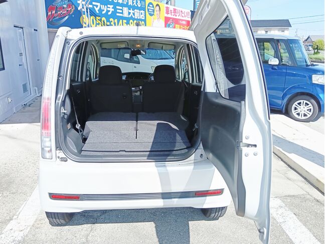 後部座席はフラットになるので、大きな荷物も入ります！