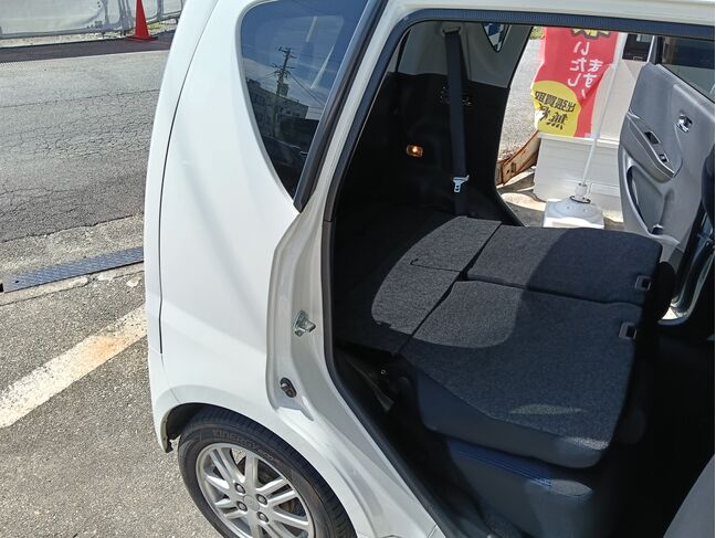 ゴルフバッグやベビーカーも楽々乗せられます。