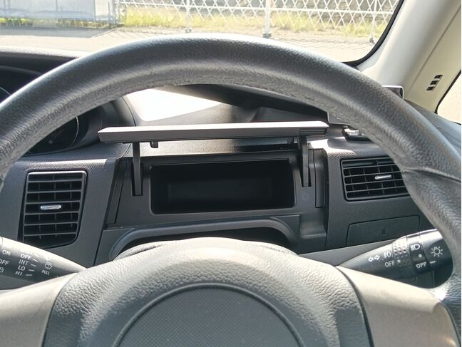 運転席から手が届く範囲に収納ボックスが配置されているのでとても便利です。