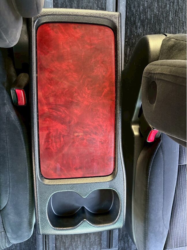 LINEで簡単仮審査が可能です。まずはお友達追加からお願いいたします。