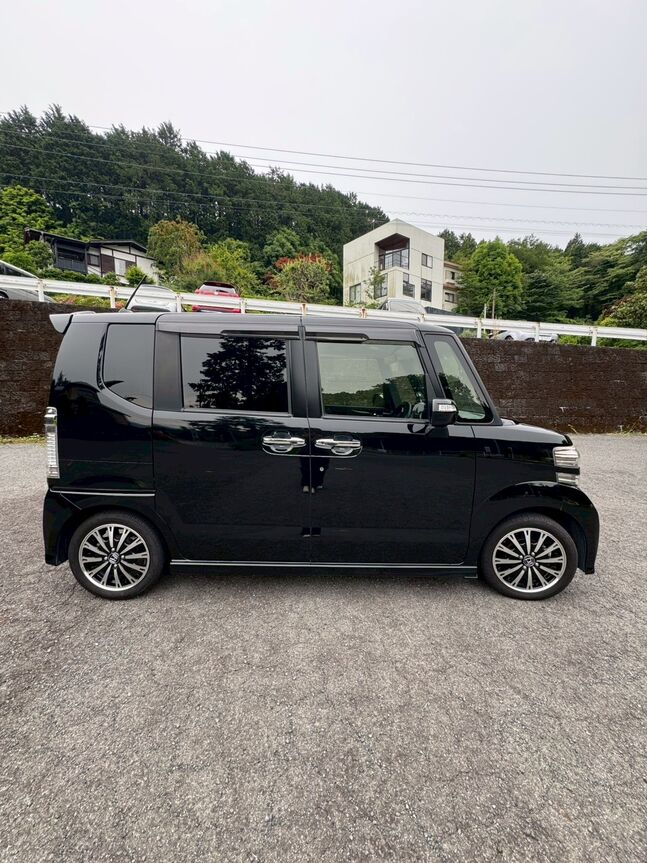 【廃車の無料引取り】当社は他社で購入された場合でも走行不能車や廃車の無料引き取り大歓迎です。「LINEでお問い合わせ」から車検証・車両の写真とご希望金額をお送りください