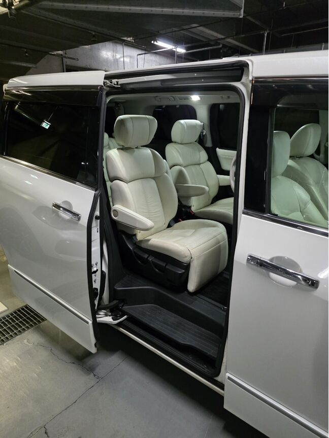 両側パワースライドドア