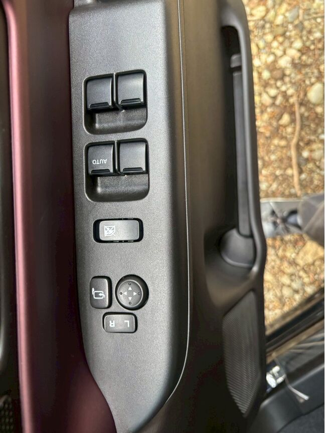 仮審査は公式LINEから簡単にお申し込み頂けます。LINEで上記QRコードを読み込んでお気軽にお申し込みください。LINE ID検索の場合は@567fslwuです。