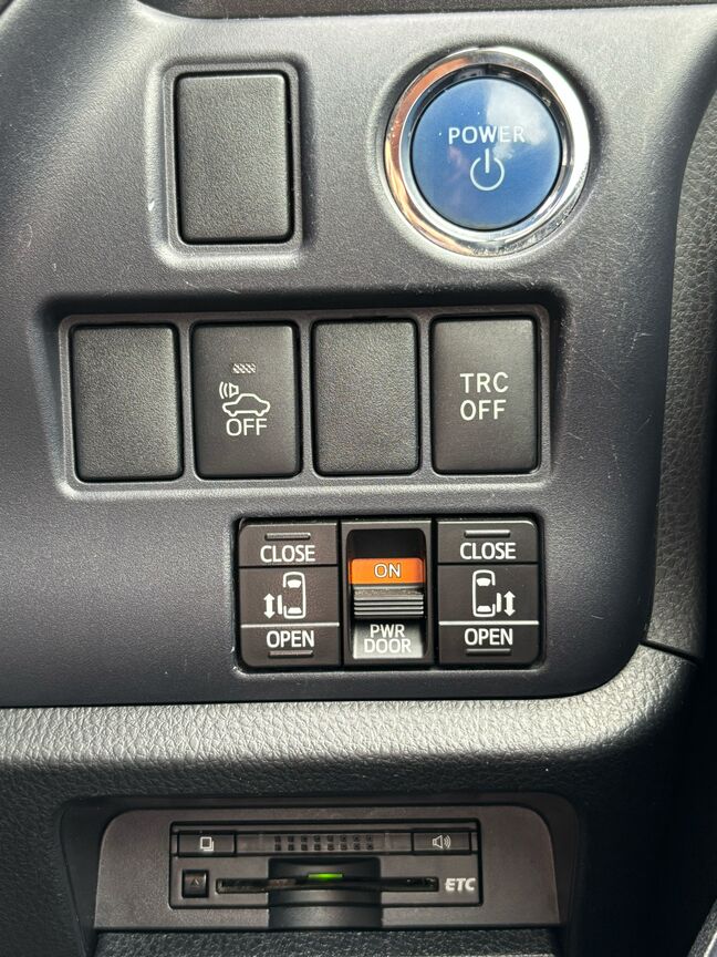 プッシュスタート、両側パワースライドドア！