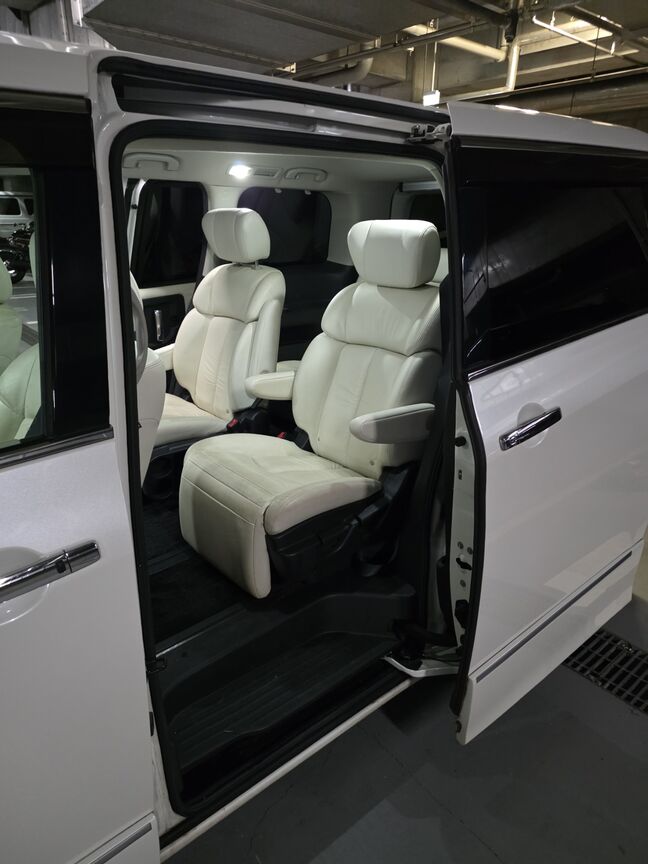 両側パワースライドドア