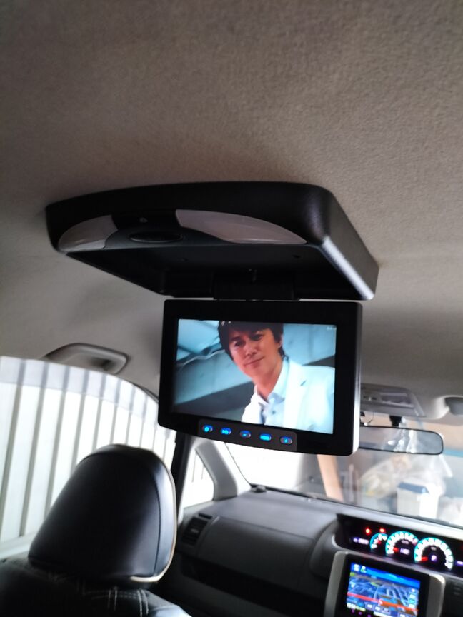 後席にはエンターテインメントモニターも！(ニッコリ)